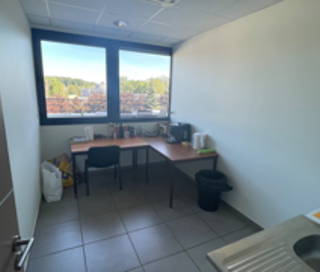 Bureau privé 11 m² 2 postes Location bureau Rue des Aulnes Champagne-au-Mont-d'Or 69410 - photo 3